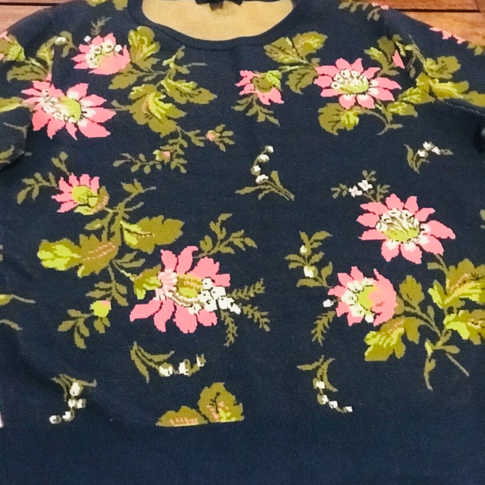 Ann Taylor Large sweater great condition